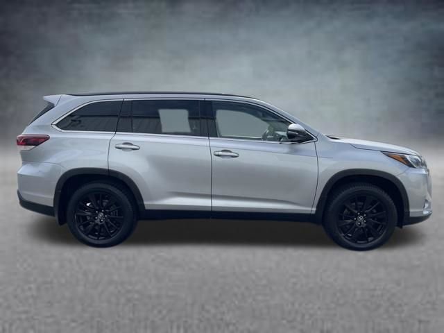 Used 2019 Toyota Highlander SE AWD/4WD image 4