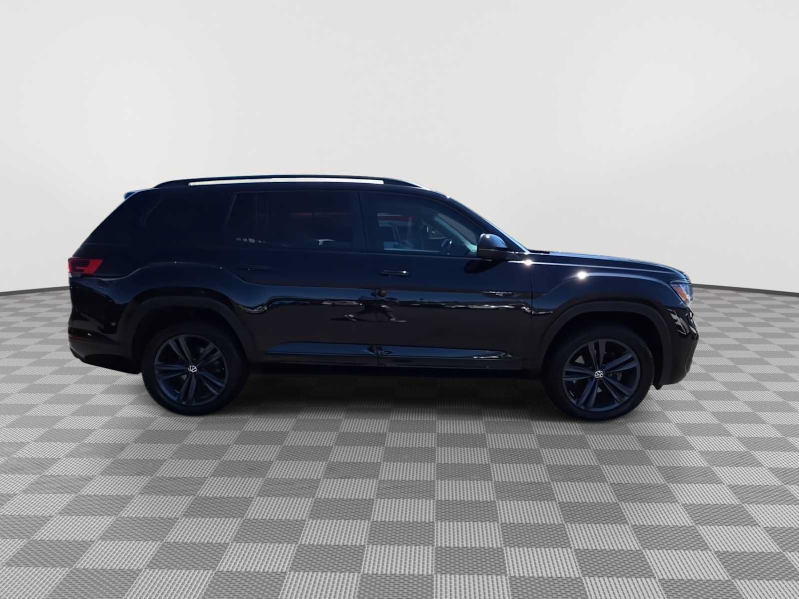 Used 2021 Volkswagen Atlas SE w/ Panoramic Sunroof Package FWD image 9