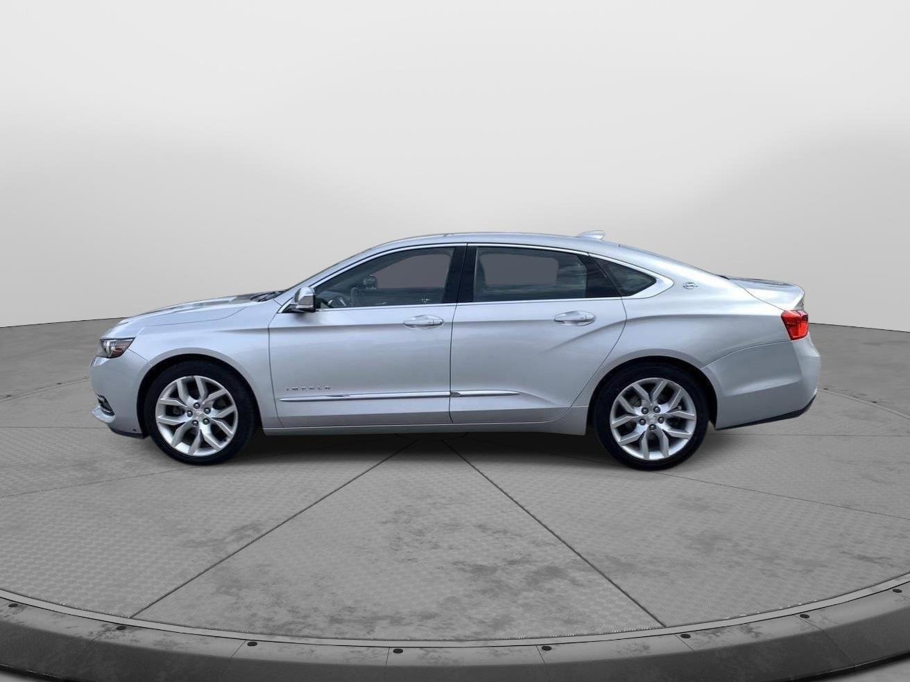 Used 2018 Chevrolet Impala Premier w/ Premier Convenience Package image 4
