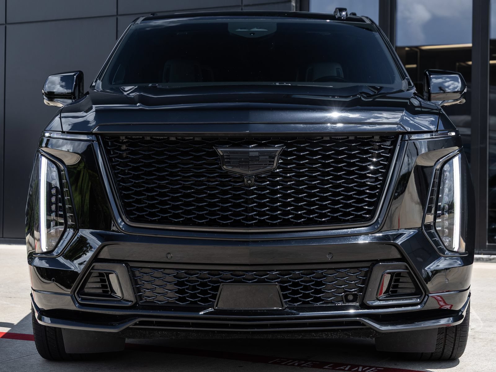 Used 2025 Cadillac Escalade ESV V AWD/4WD image 4