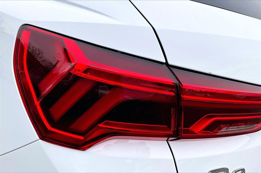 Used 2025 Audi Q3 2.0T Premium w/ Convenience Package image 23