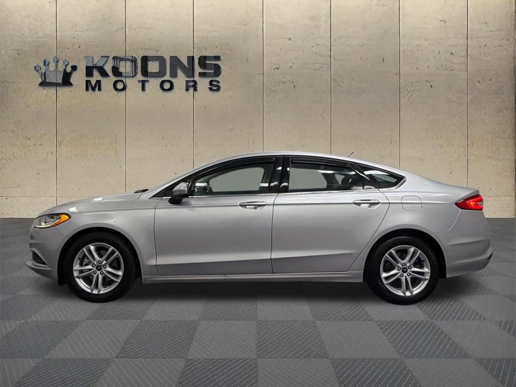 Used 2018 Ford Fusion SE w/ Fusion SE Technology Package FWD image 4