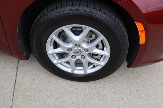 Used 2023 Chrysler Pacifica Touring-L FWD image 8