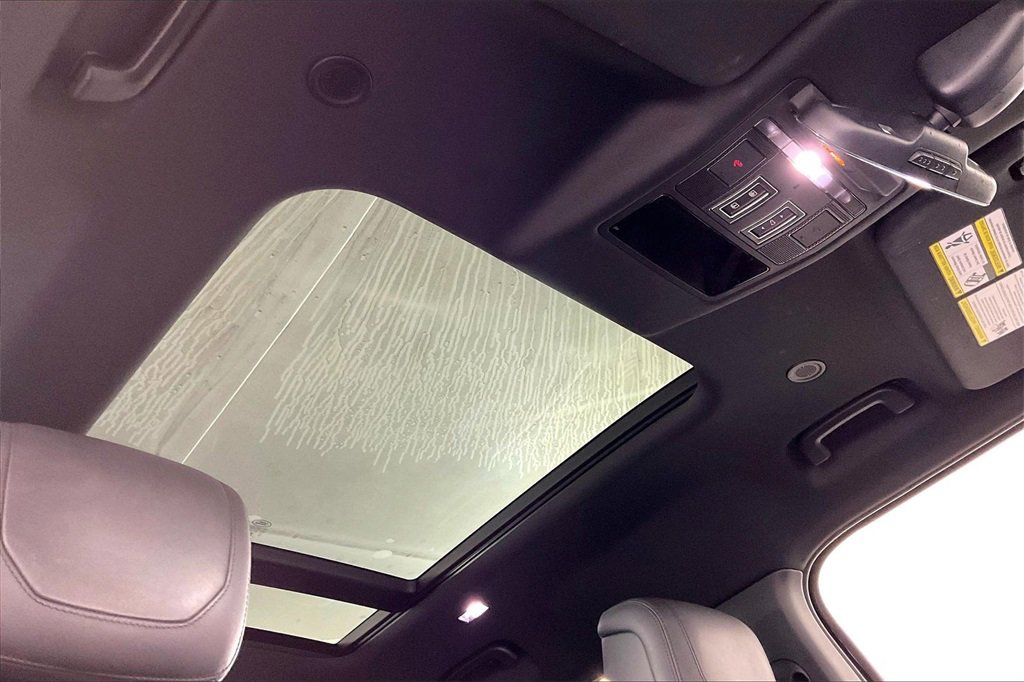 Used 2023 Land Rover Defender 110 X-Dynamic SE image 29