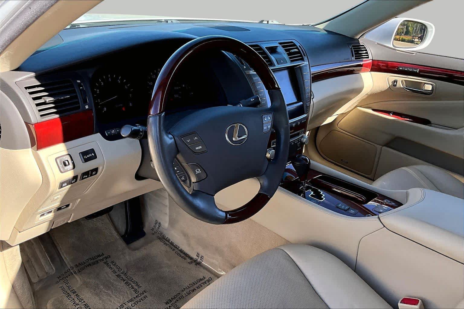 Used 2011 Lexus LS 460 w/ Comfort Pkg RWD image 17