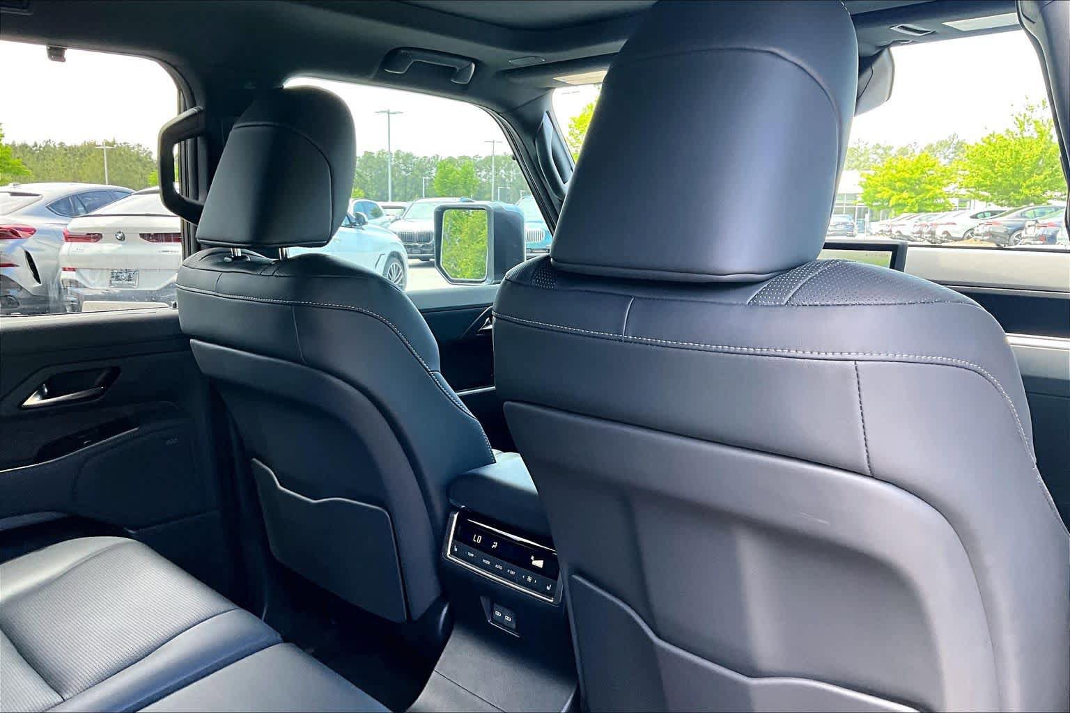 Used 2024 Lexus GX 550 w/ Cold Area Package AWD/4WD image 20