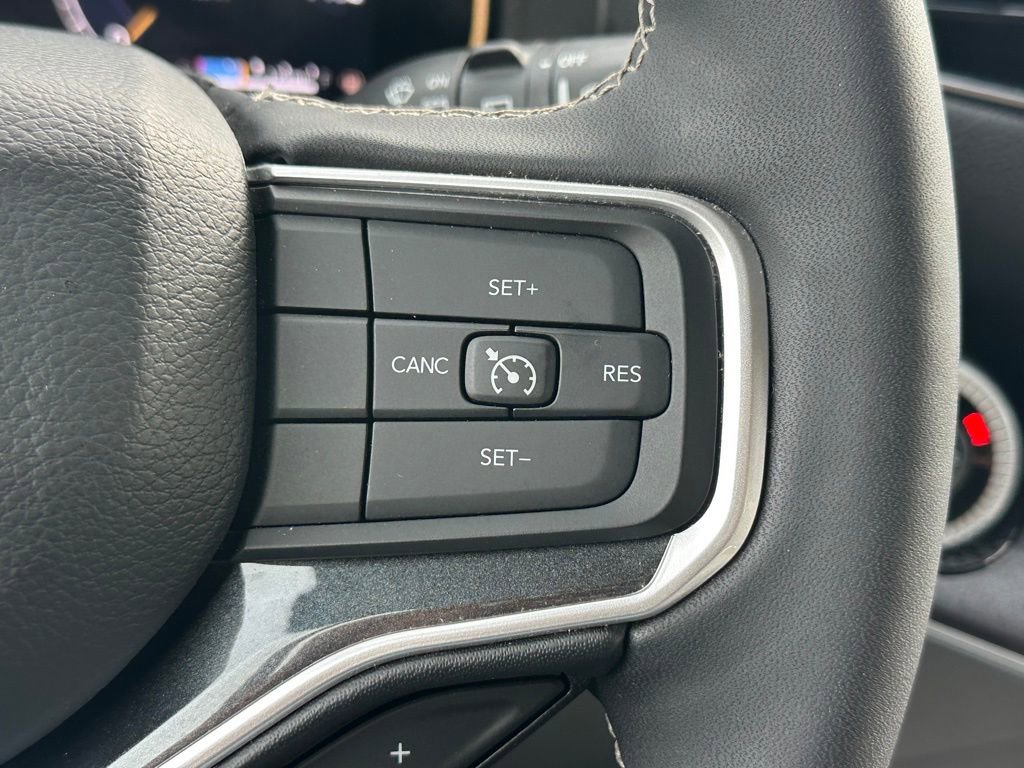 Used 2024 Jeep Wagoneer 4WD image 32