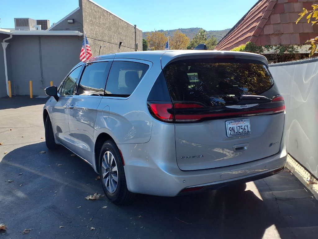 Used 2024 Chrysler Pacifica Limited FWD image 5
