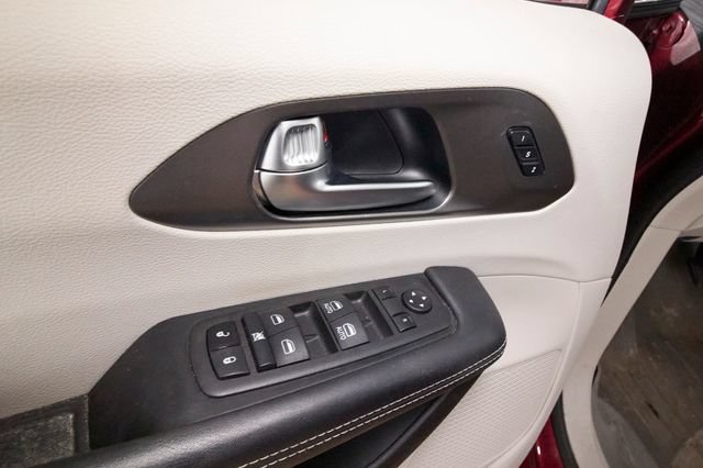 Used 2022 Chrysler Pacifica Touring-L AWD/4WD image 11