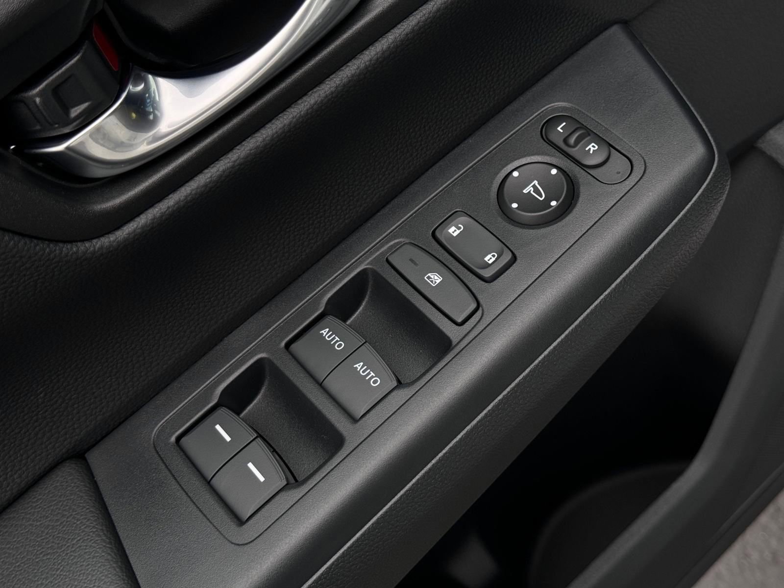 Used 2025 Honda CR-V Sport image 14