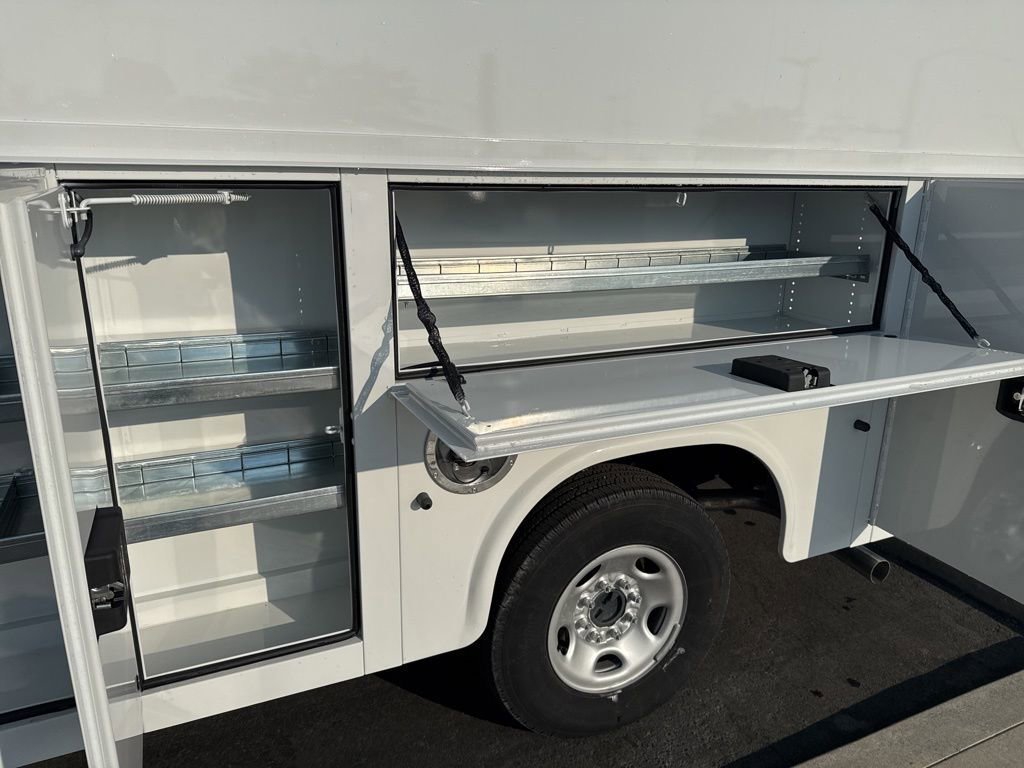 New 2024 GMC Savana 3500 w/ Power Convenience Package RWD image 6