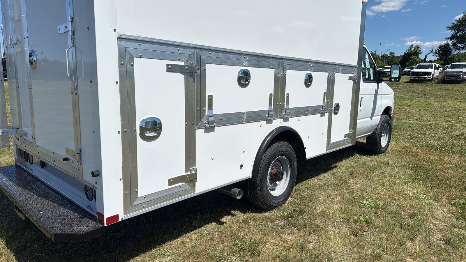 New 2027 Ford E-350 and Econoline 350 Super Duty w/ Power Equipment Group RWD image 23
