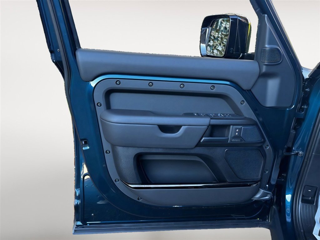 New 2026 Land Rover Defender 110 OCTA image 8