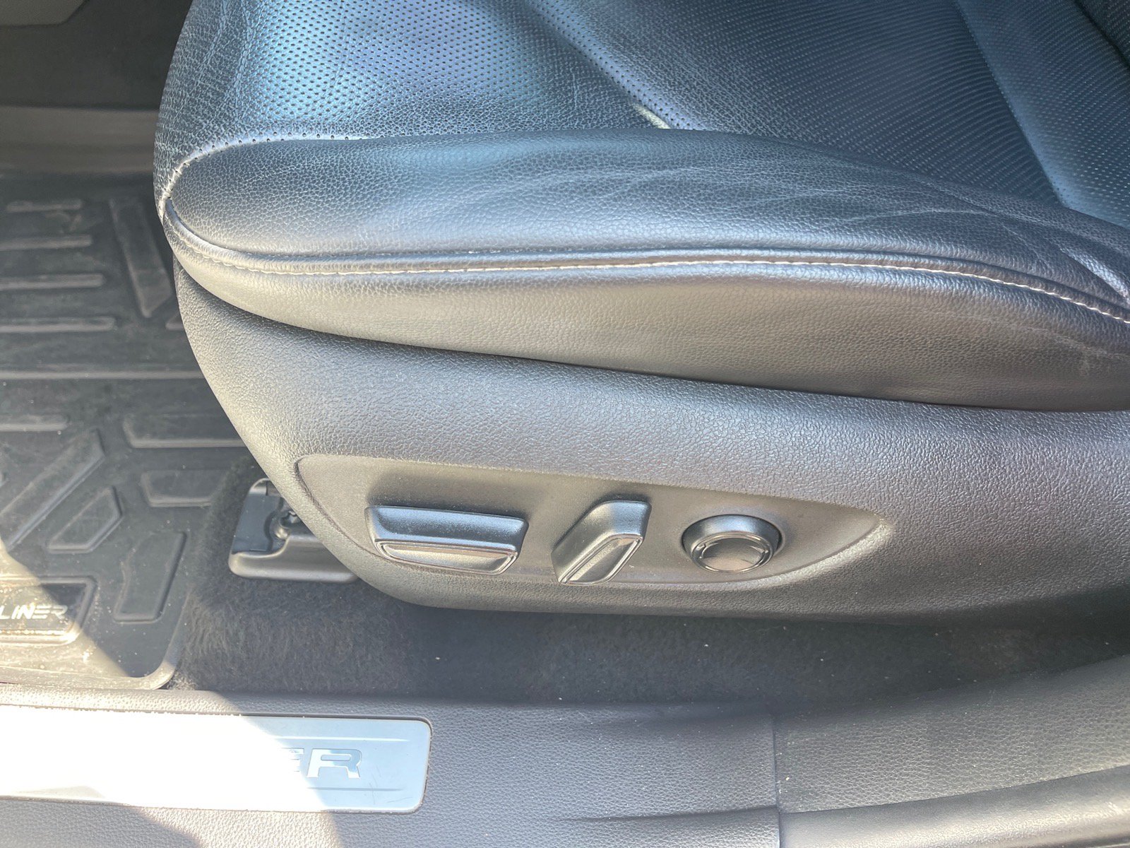 Used 2021 Toyota Highlander Limited FWD image 9