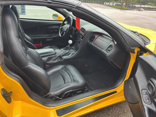 Used 2001 Chevrolet Corvette Coupe w/ Preferred Equipment Group2 RWD image 17