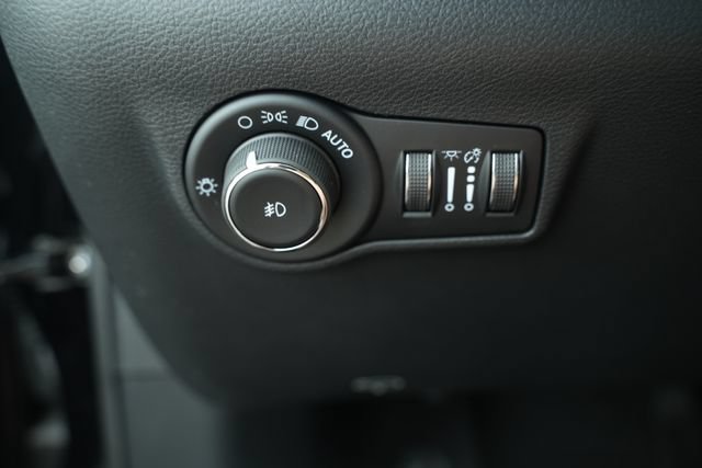 New 2026 Jeep Compass Trailhawk w/ Sun, Sound & Navigation Group AWD/4WD image 33