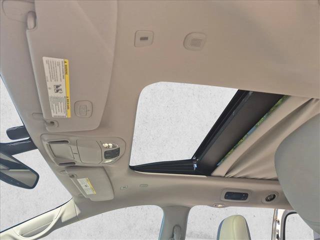 Used 2018 Chrysler Pacifica Limited w/ Advanced Safetytec Group FWD image 16
