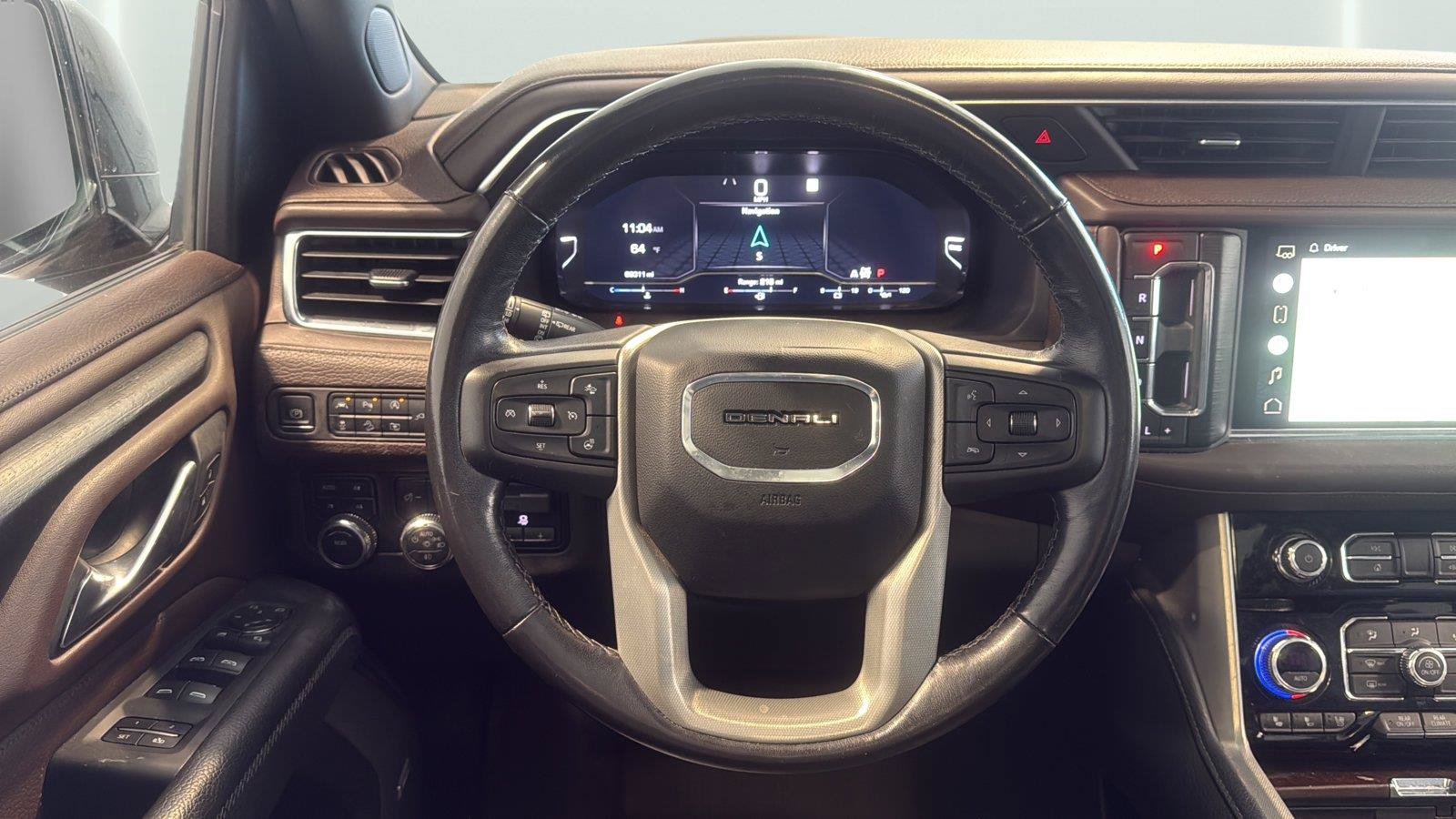 Used 2022 GMC Yukon Denali w/ Denali Premium Package AWD/4WD image 12