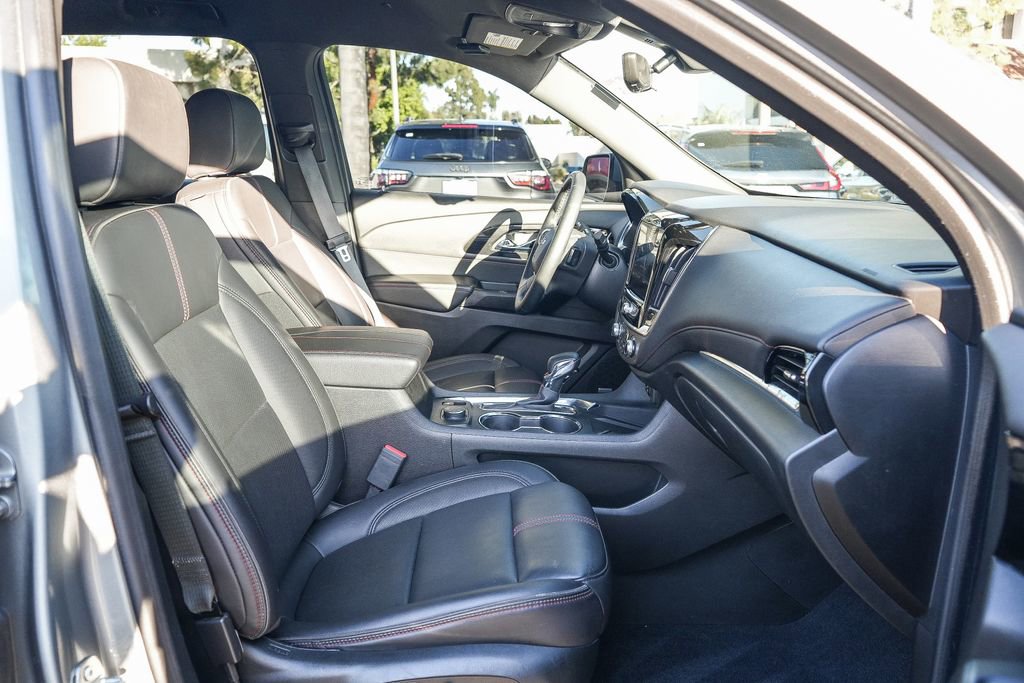 Used 2023 Chevrolet Traverse RS w/ LPO, Floor Liner Package AWD/4WD image 16