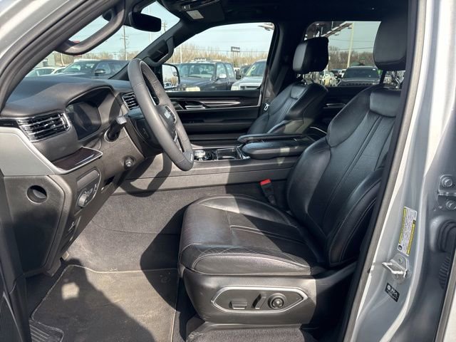 Used 2023 Jeep Wagoneer 4WD w/ Premium Group I image 13