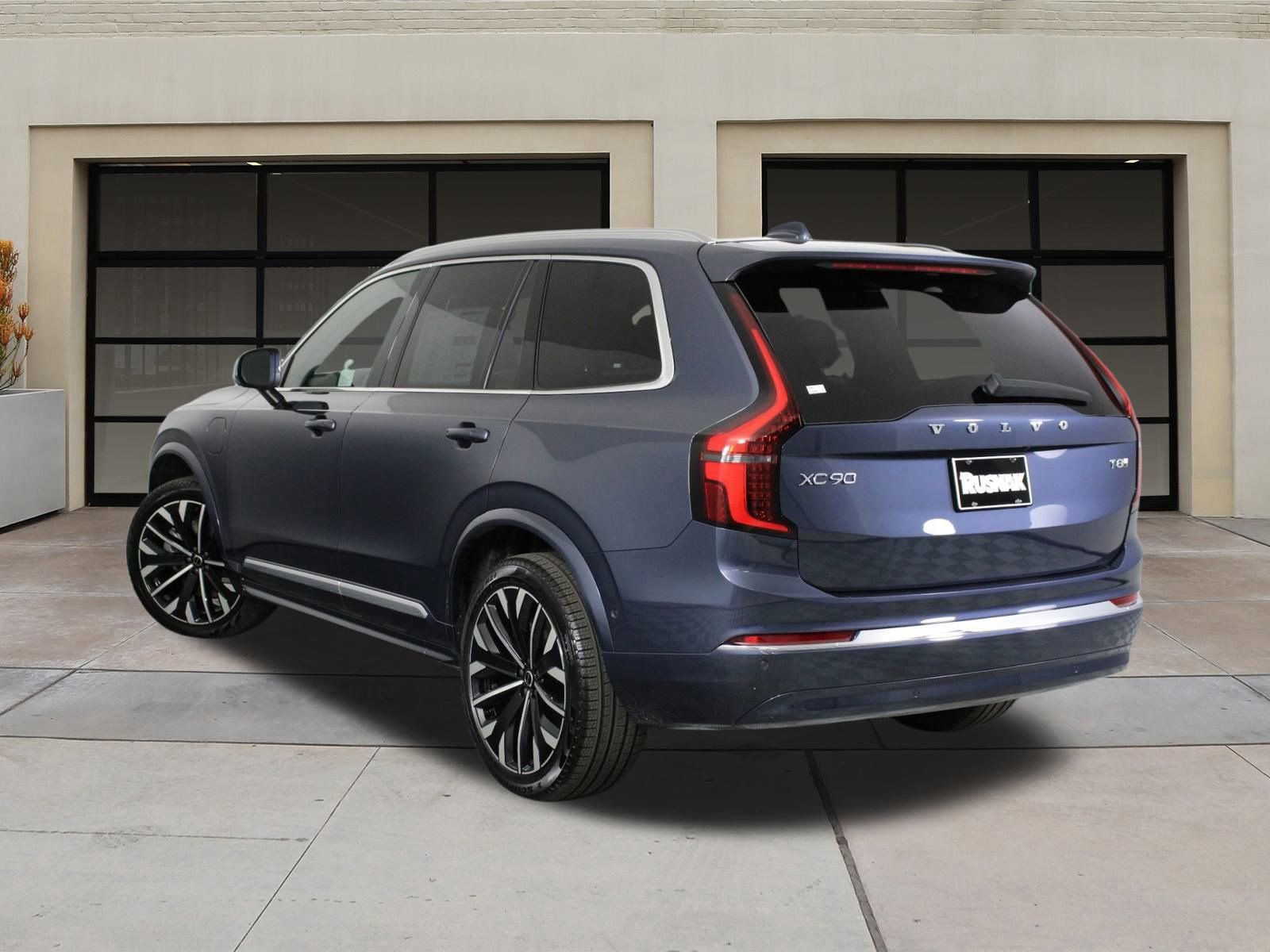 New 2026 Volvo XC90 T8 Plus image 3