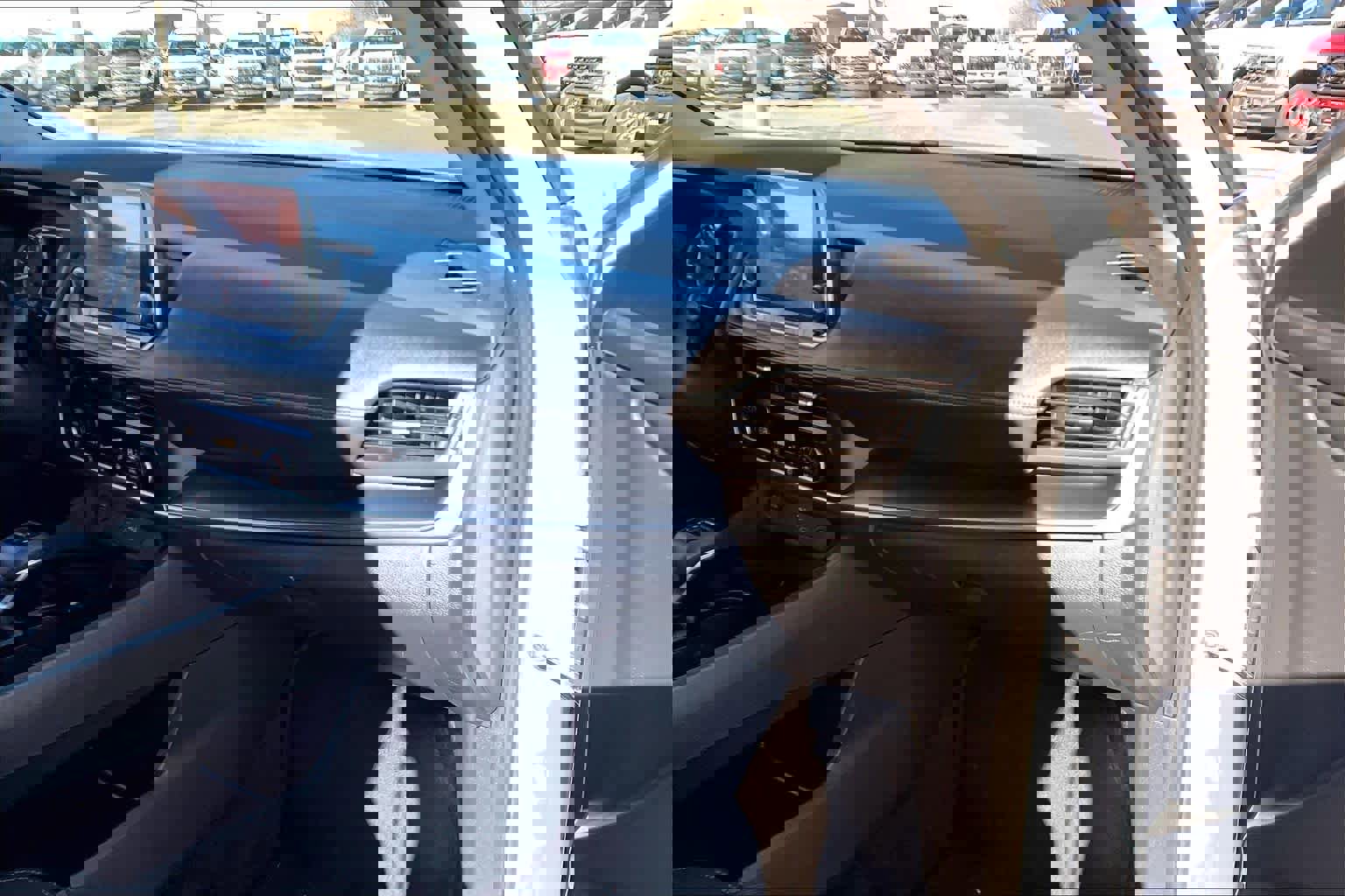 Used 2025 Nissan Rogue SV image 18