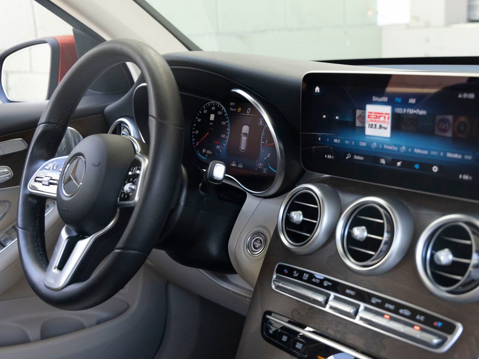 Used 2021 Mercedes-Benz GLC 300 image 29