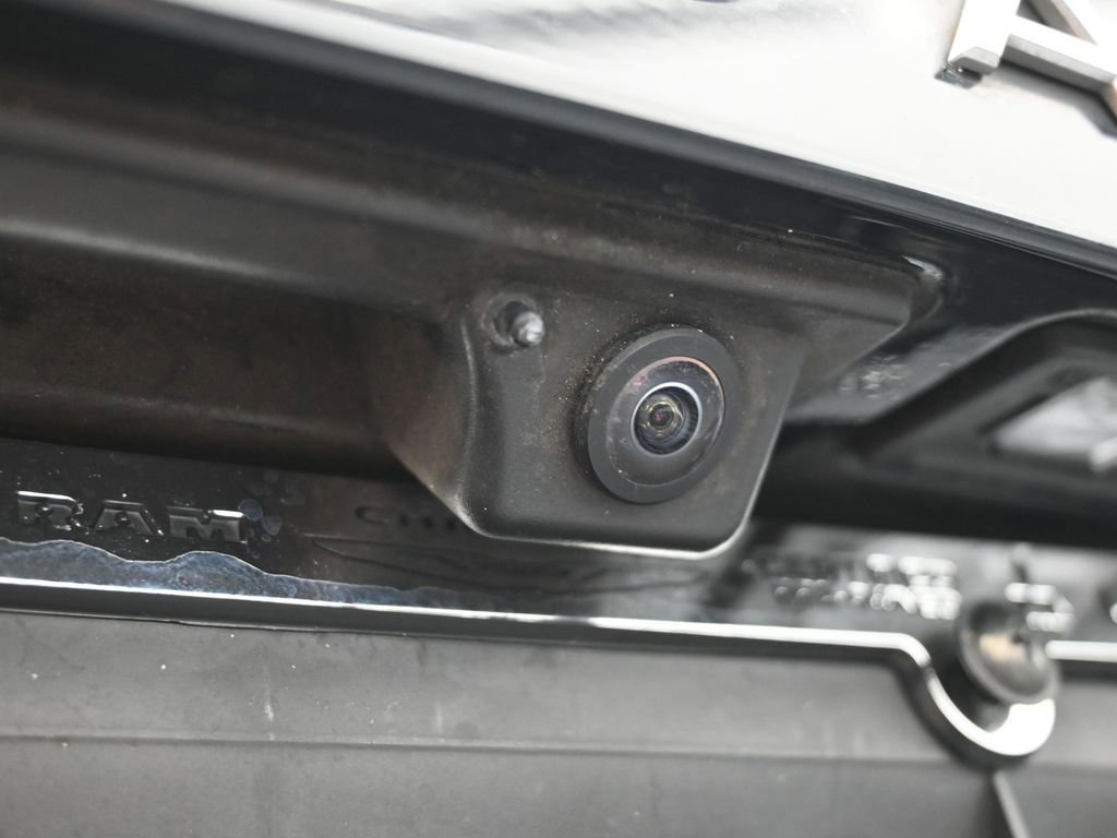 Used 2022 Volkswagen Tiguan SEL R-Line image 42