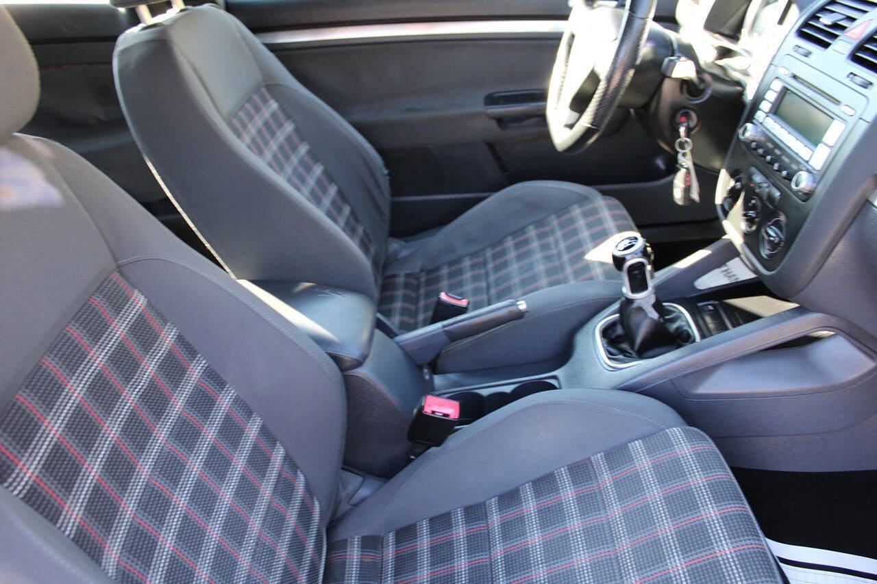Used 2007 Volkswagen GTI 2-Door image 34