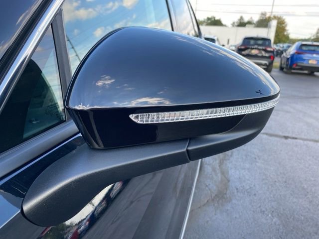 New 2025 Volkswagen Tiguan SE image 13