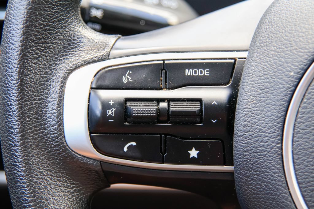 Used 2025 Kia Sportage LX FWD image 12