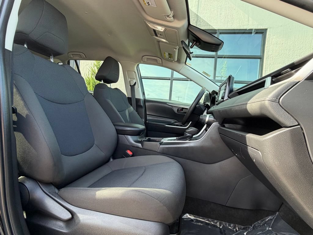 Used 2022 Toyota RAV4 LE AWD/4WD image 20