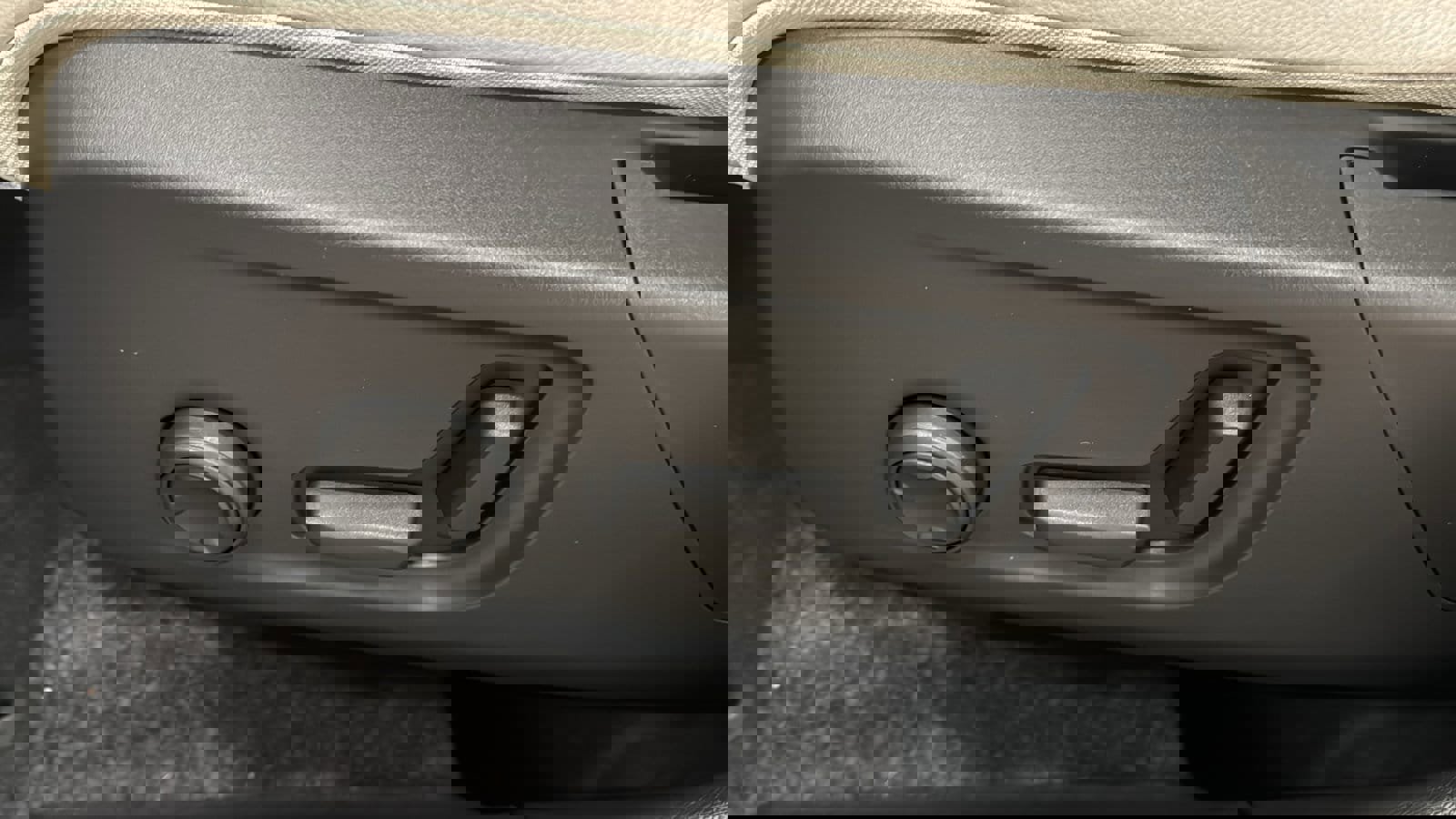 Used 2026 Volvo XC40 B5 Plus w/ Protection Package Premier image 24