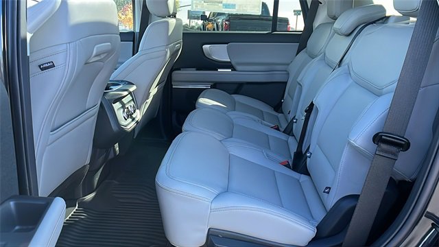 New 2025 Ford Expedition Active image 18