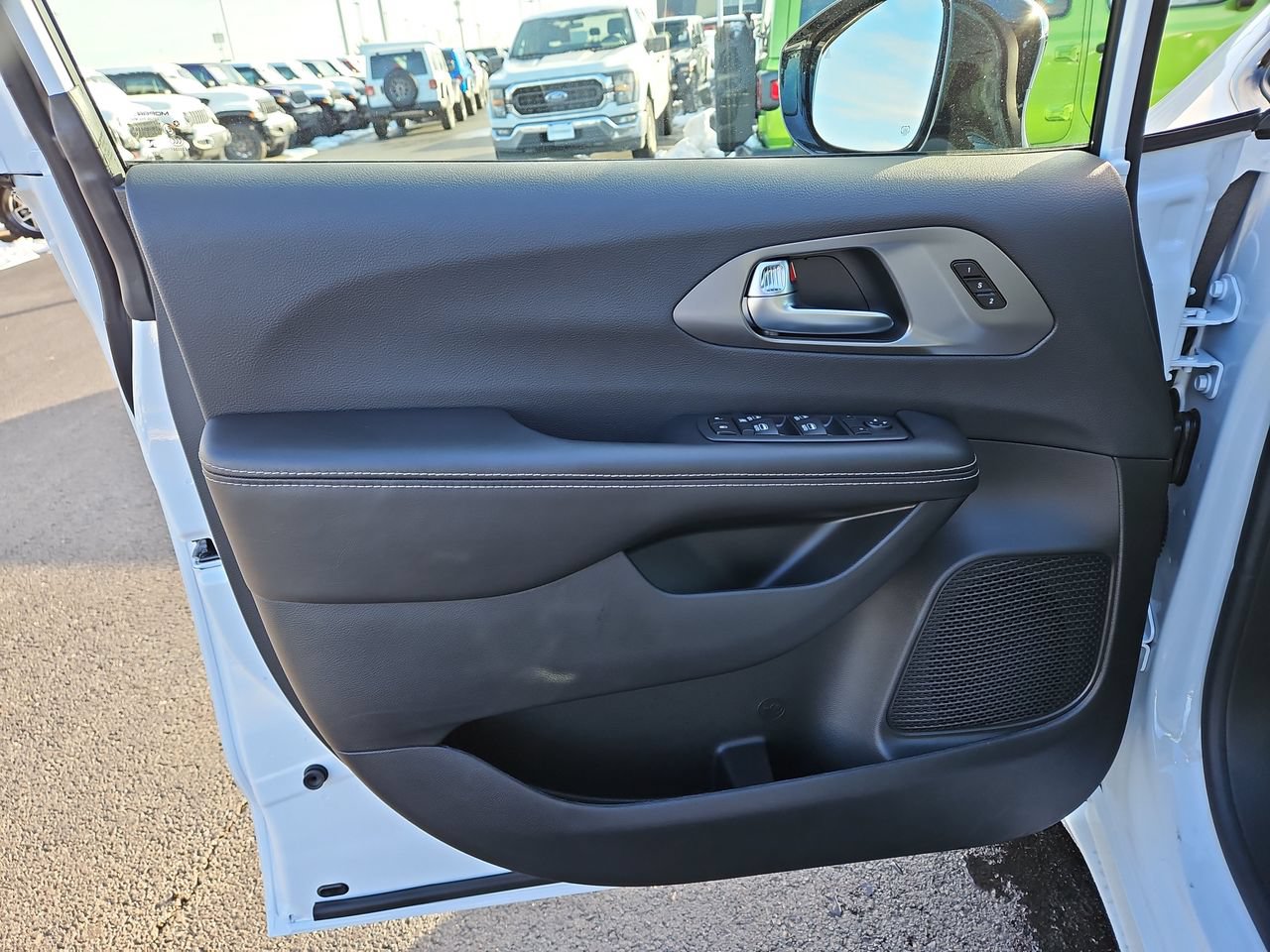 New 2026 Chrysler Pacifica Select AWD/4WD image 22