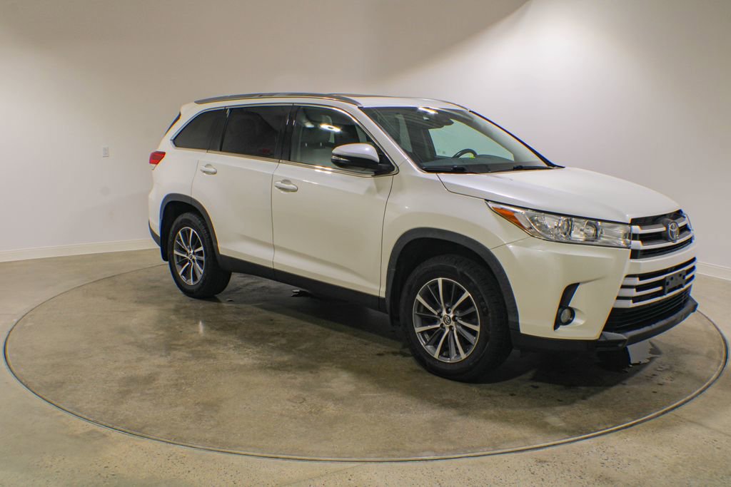 Used 2019 Toyota Highlander XLE AWD/4WD image 7
