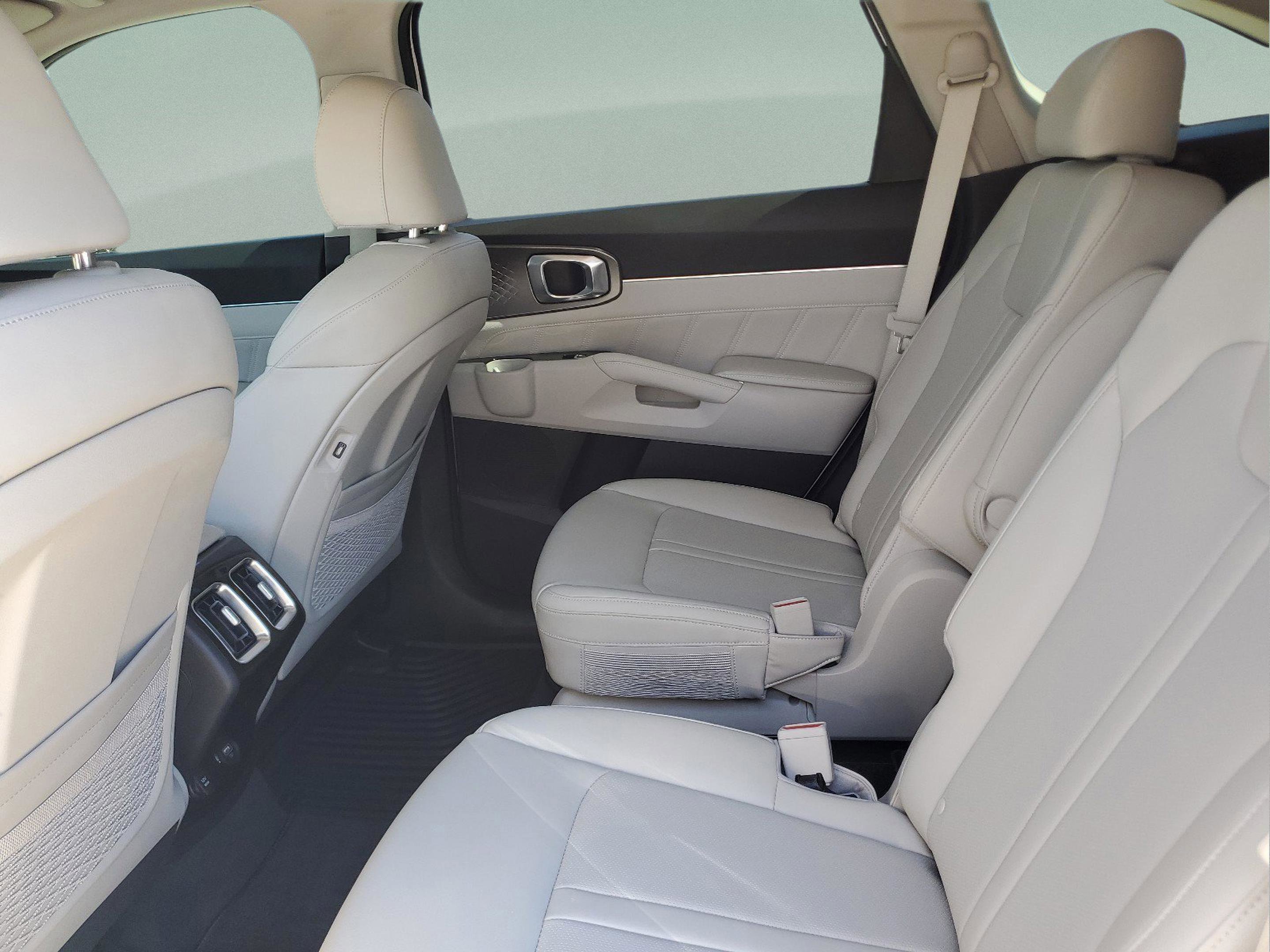 Used 2023 Kia Sorento SX image 9