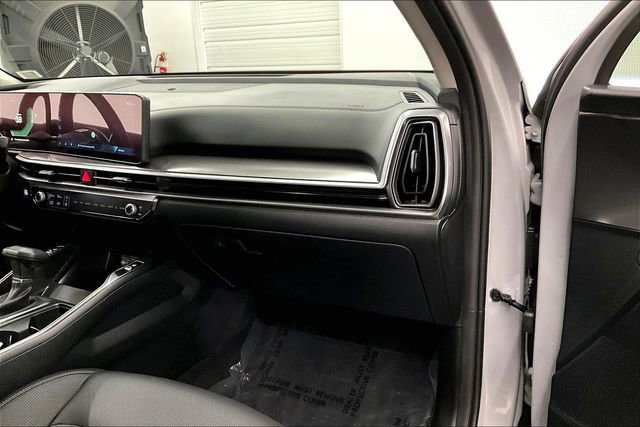 Used 2025 Kia Sorento S image 16