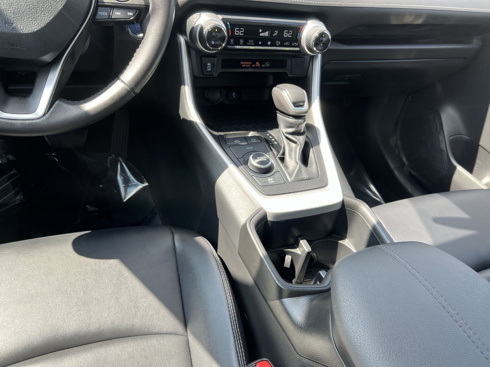 Used 2022 Toyota RAV4 XLE Premium AWD/4WD image 41