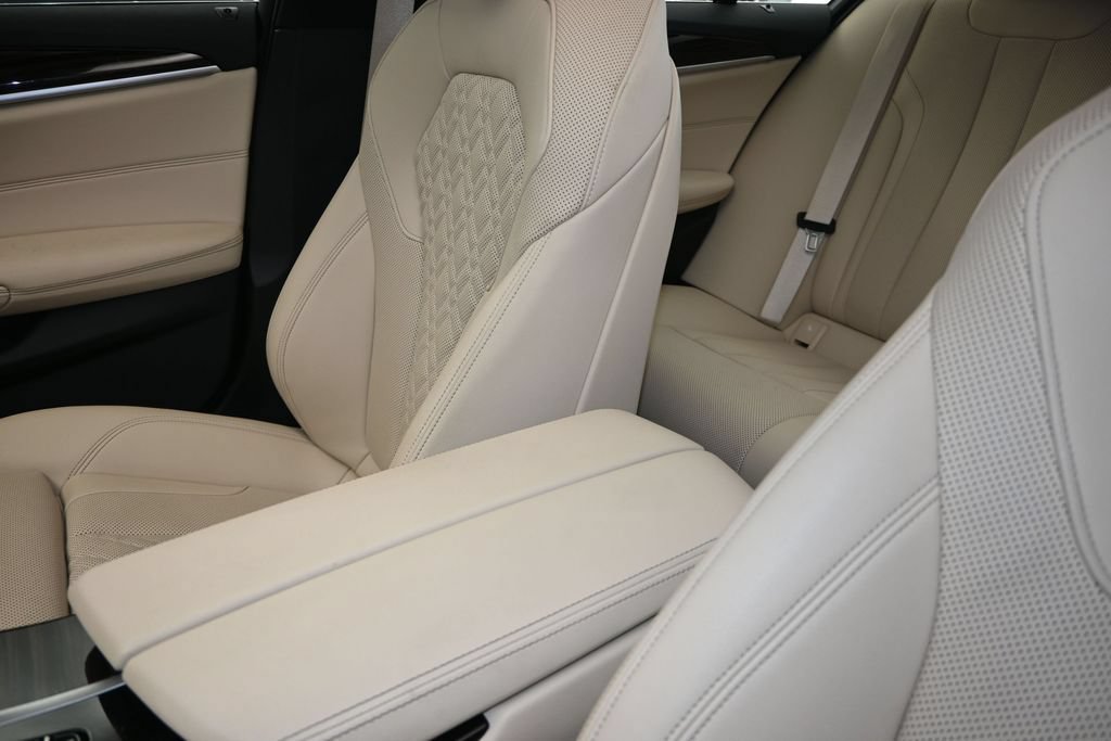 Certified 2023 BMW 530i w/ Premium Package RWD image 28