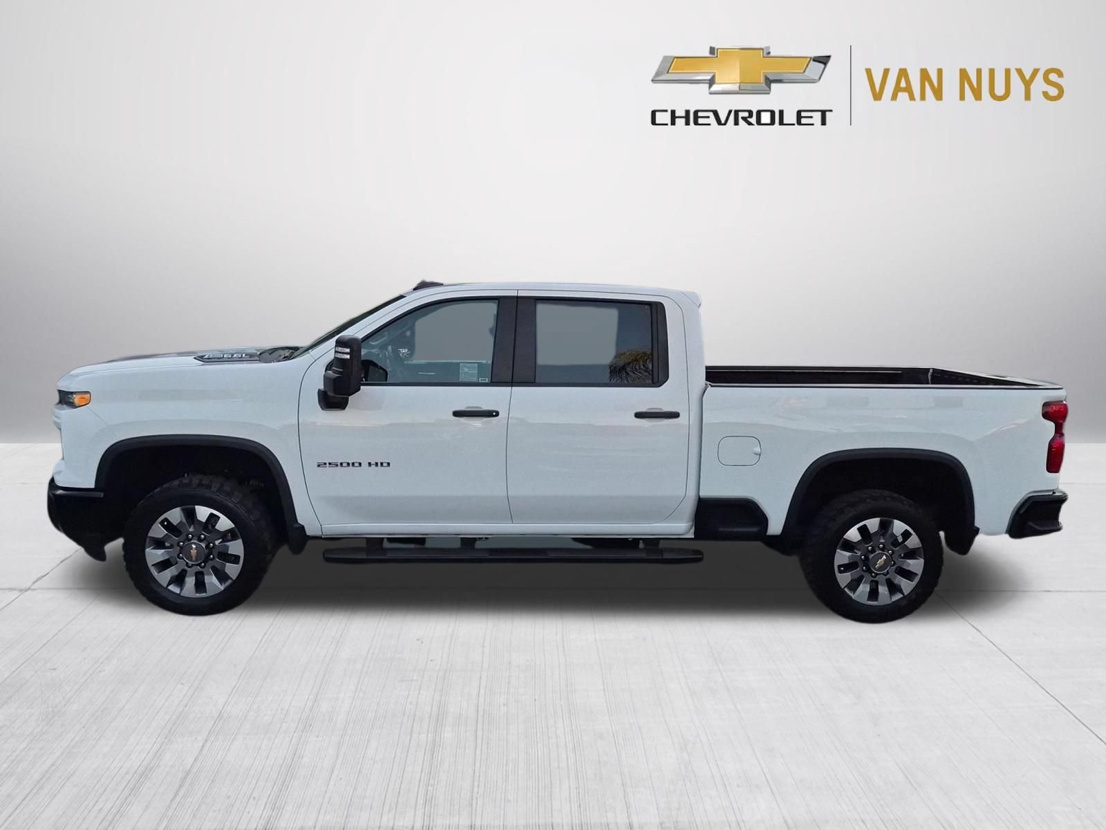 Used 2024 Chevrolet Silverado 2500 Custom w/ Custom Value Package RWD image 8