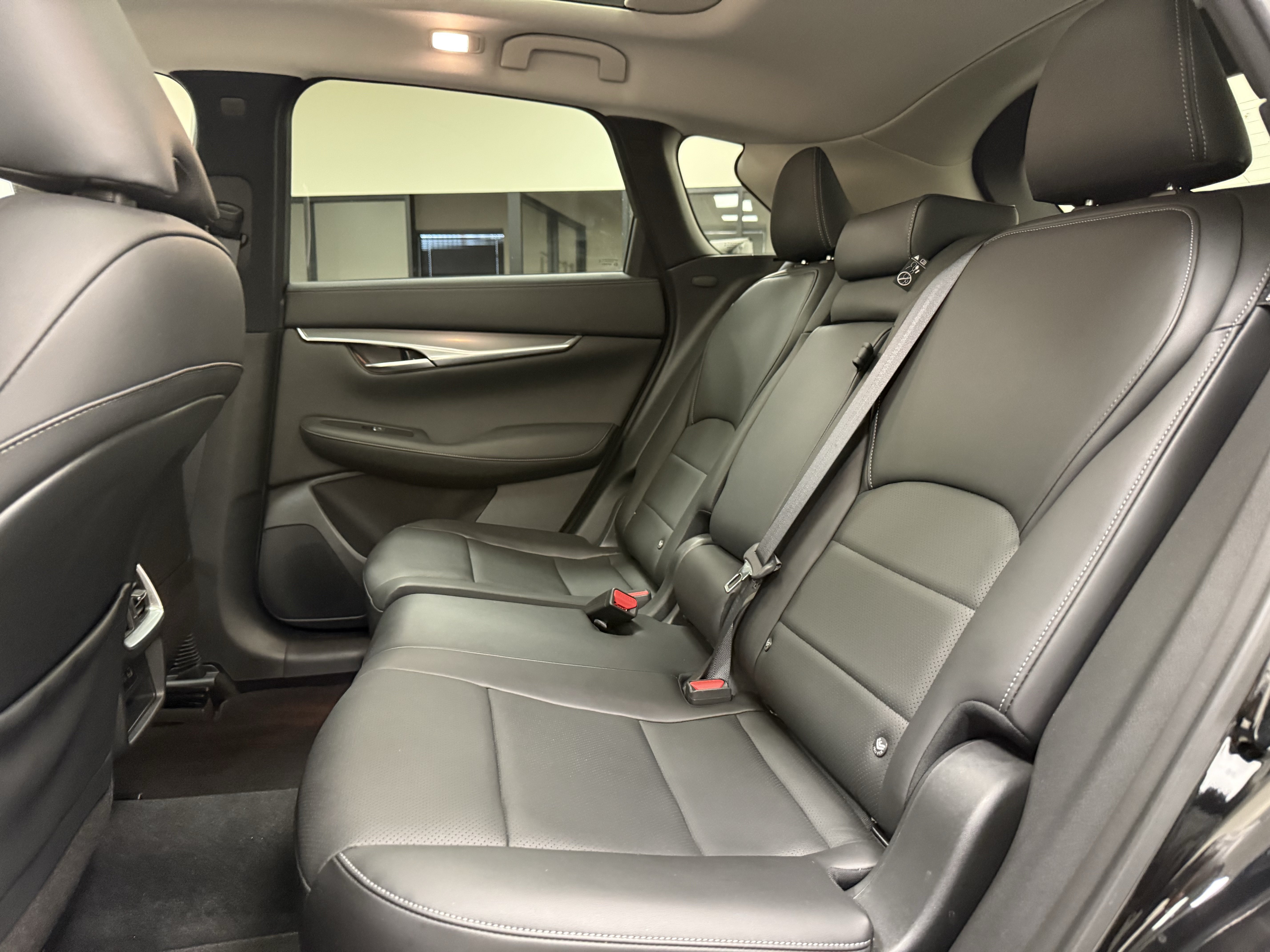 Certified 2024 INFINITI QX50 Luxe FWD image 15