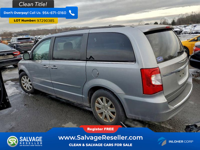 Used 2013 Chrysler Town & Country Touring image 3