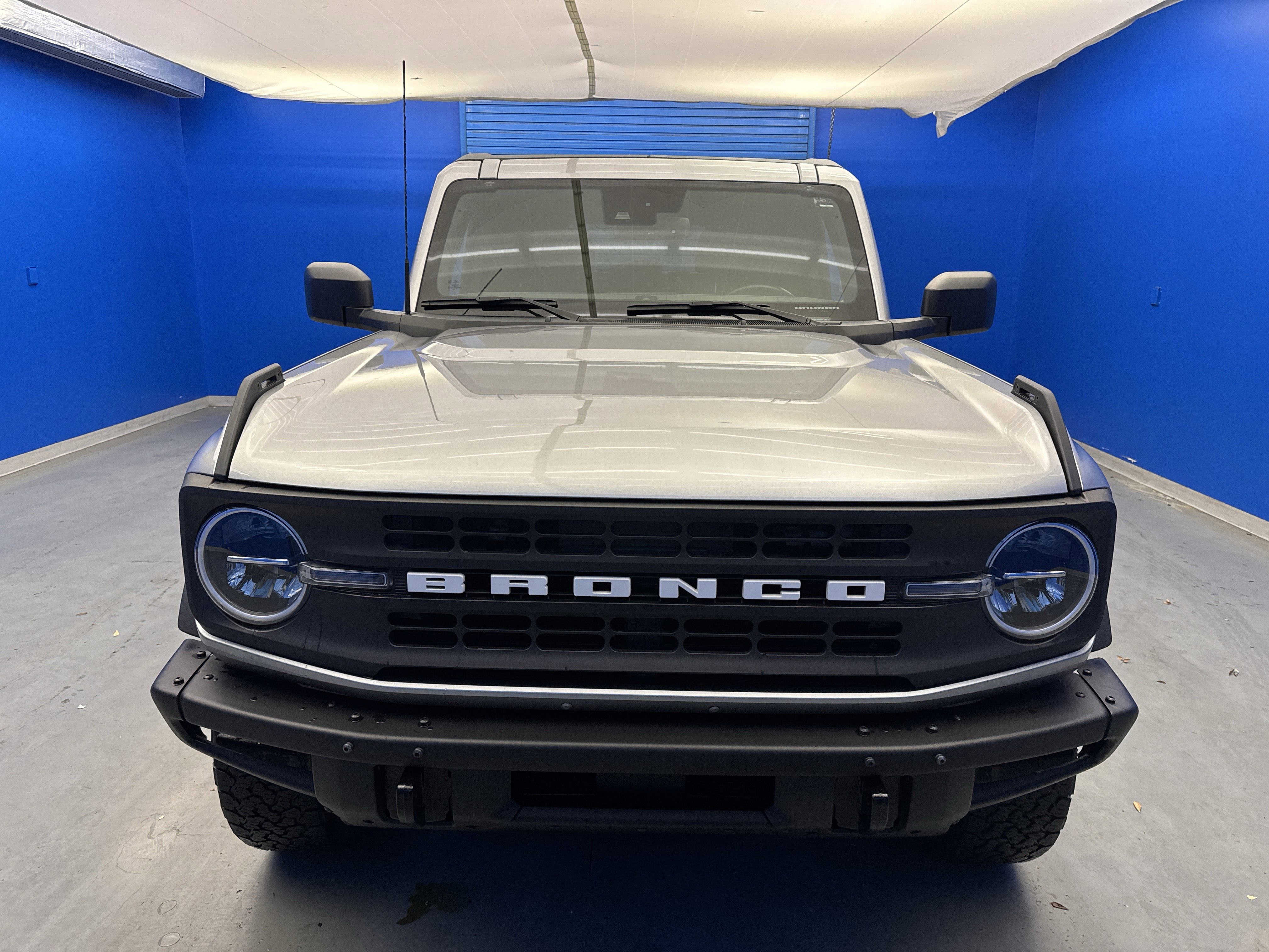 Used 2022 Ford Bronco Black Diamond image 3