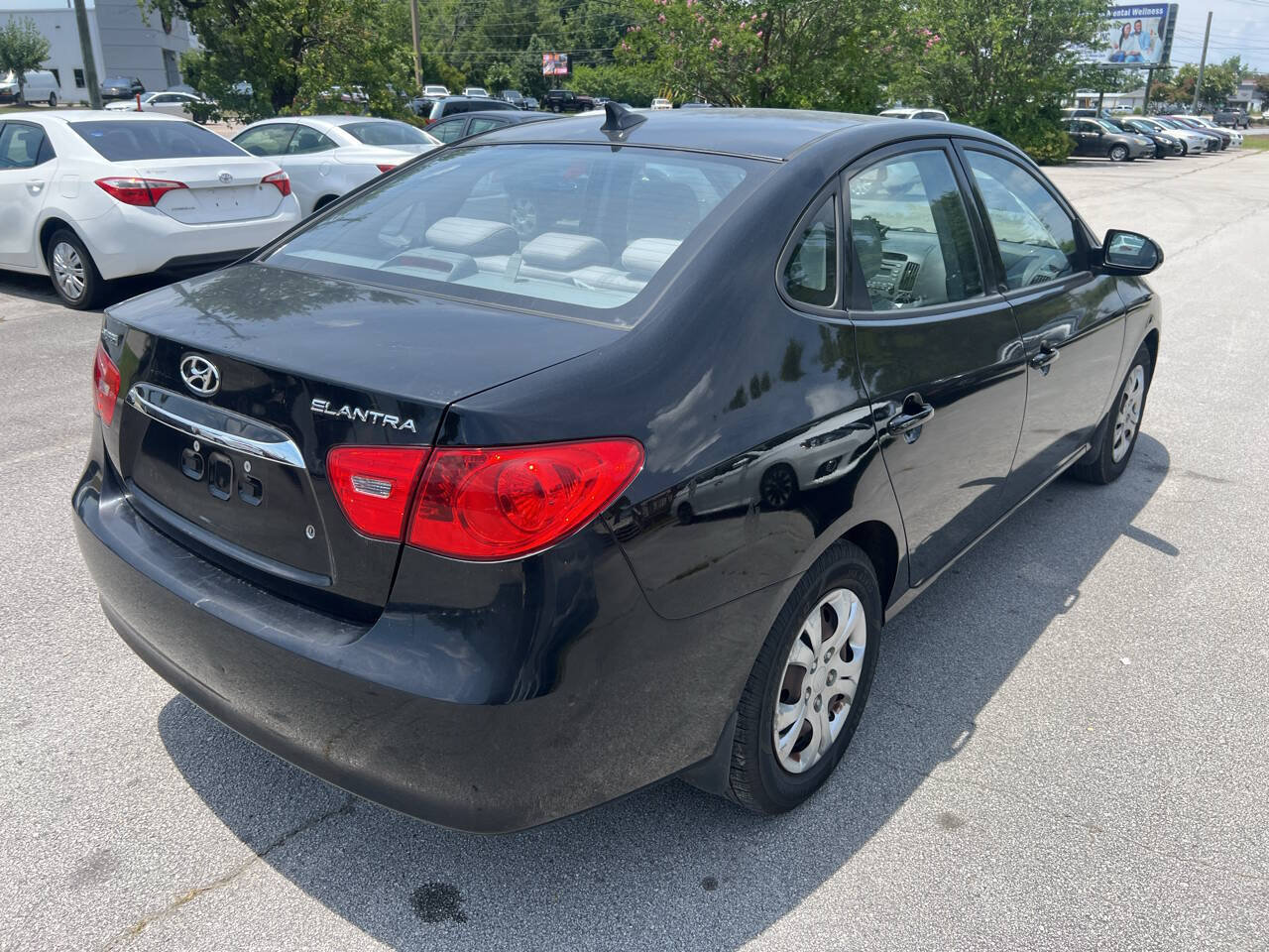 Used 2010 Hyundai Elantra GLS FWD image 6