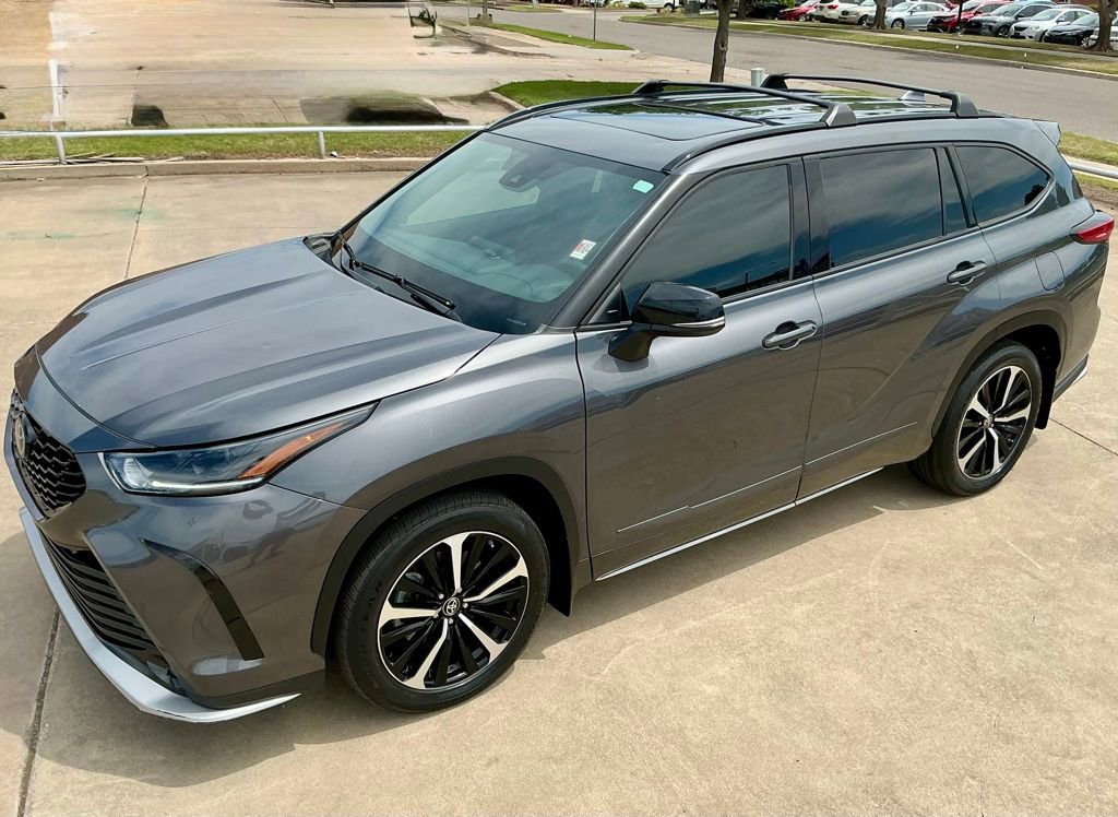 Used 2022 Toyota Highlander XSE FWD image 5