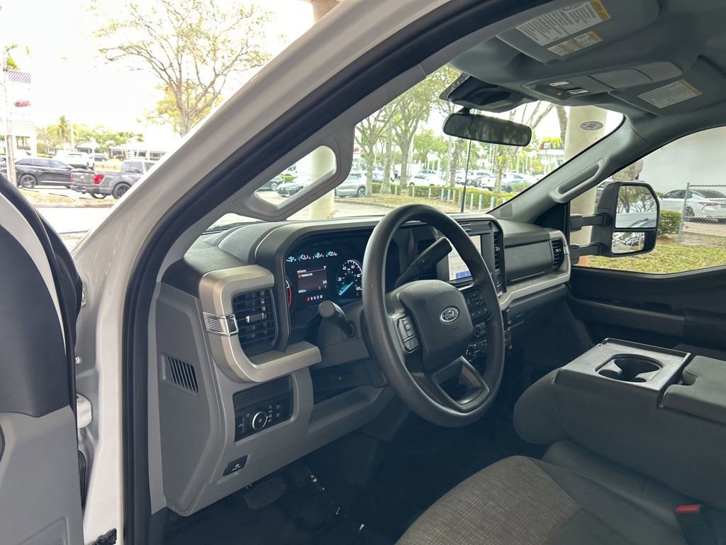 Used 2025 Ford F350 XLT image 6