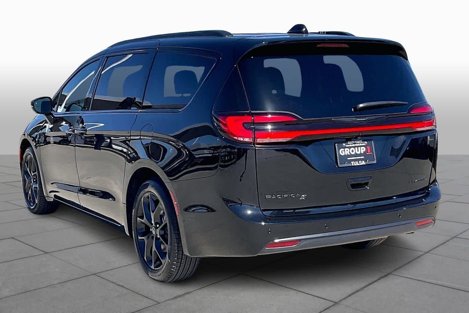 New 2026 Chrysler Pacifica Limited image 12