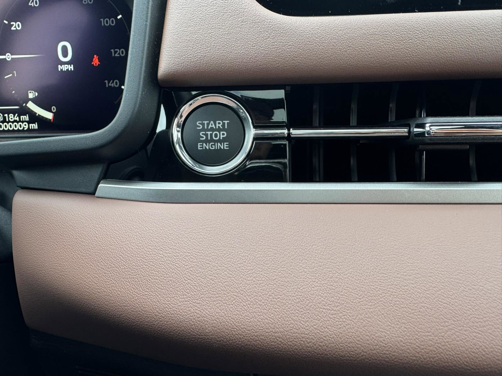 New 2025 Mitsubishi Outlander SEL image 28