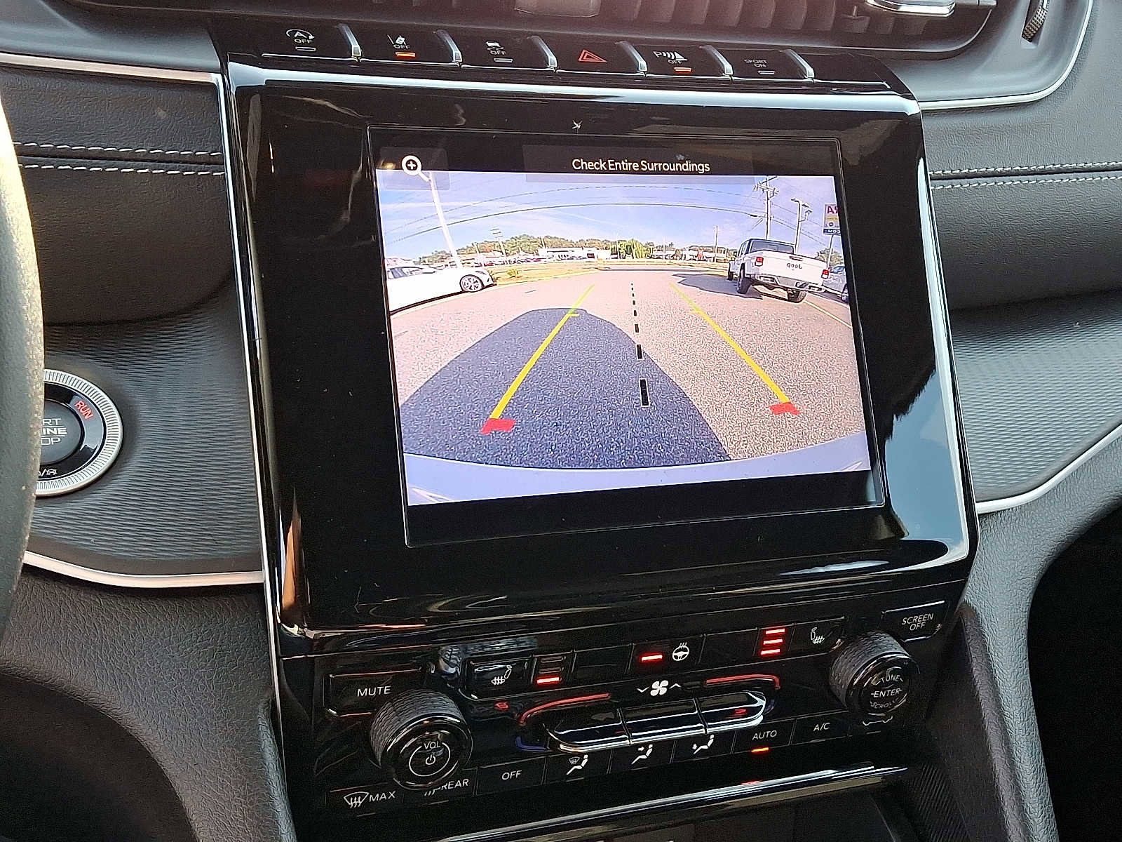 New 2025 Jeep Grand Cherokee L Laredo image 12